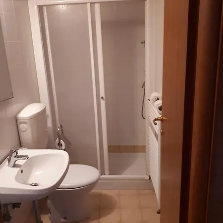 Ai Boteri אכסניה