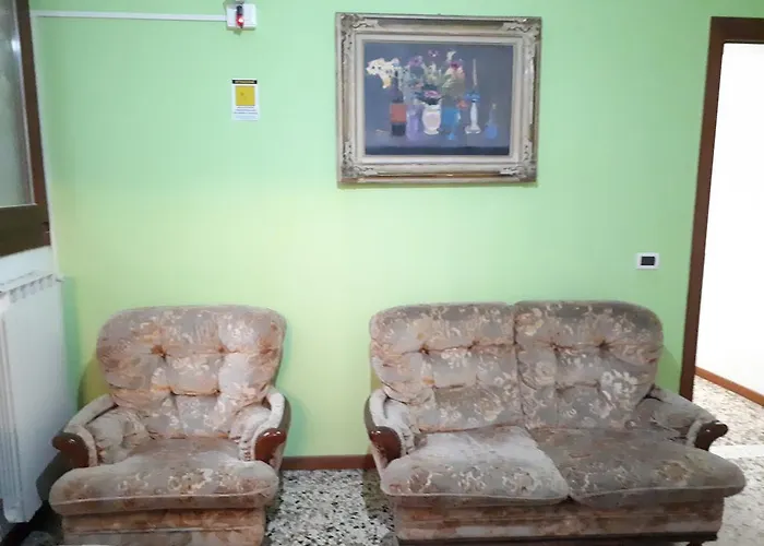 Ai Boteri אכסניה *